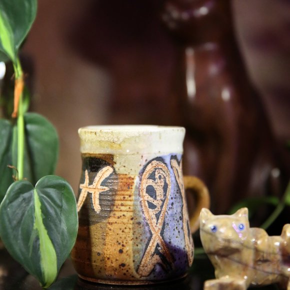 Signed Pottery Pisces Mug - Picture 6 of 14